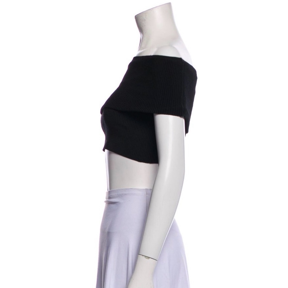Alice + Olivia Black Off the Shoulder Ribbed Crop Top - Picture 2 of 3